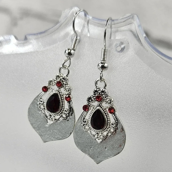 Royal Shield Women’s Small Delicate Earring Set2 - Picture 4 of 6